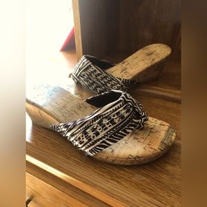 GEORGE | Free w/purchase | Sandals Platform | 5